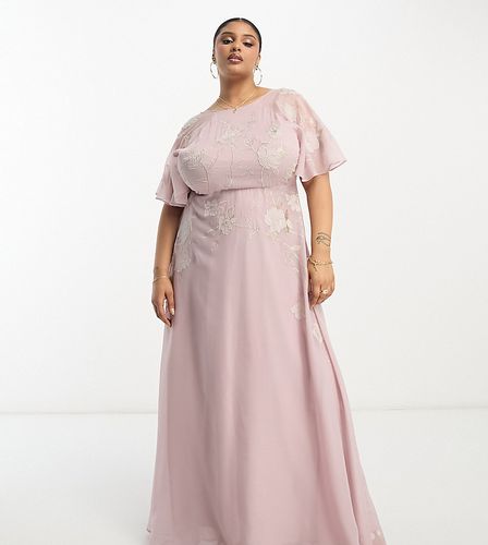 ASOS DESIGN Curve - Robe longue de demoiselle d'honneur à manches ange avec appliqués fleuris - Asos Curve - Modalova