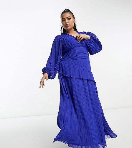 ASOS DESIGN Curve - Robe mi-longue plissée avec ceinture - de cobalt - Asos Curve - Modalova