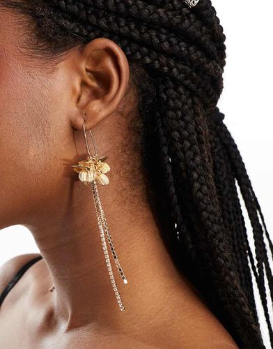 Boucles d'oreilles avec fleur et pendant - Asos Design - Modalova