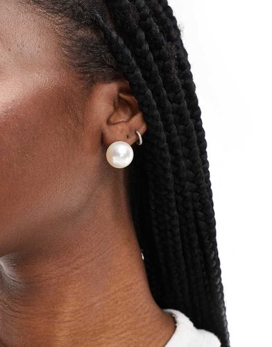 Boucles d'oreilles ornées de perles fantaisie - Asos Design - Modalova