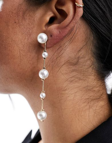 Boucles d'oreilles pendantes avec chaîne et perles fantaisie - Asos Design - Modalova
