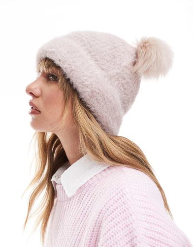 Bonnet en fausse fourrure avec deux pompons - Vison - Asos Design - Modalova