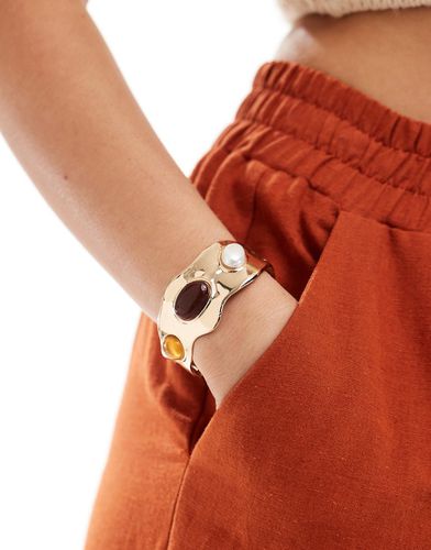 Bracelet manchette avec pierre effet martelé - Asos Design - Modalova