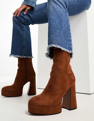 Enchant - Bottines à talon et plateforme - Fauve micro - Asos Design - Modalova