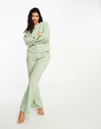 Ensemble confort avec sweat et pantalon ample en imitation peau de mouton - sauge - Asos Design - Modalova