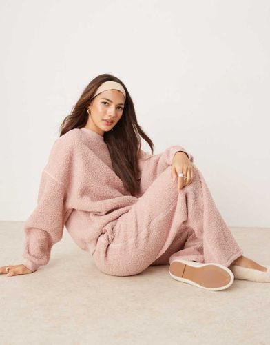 Ensemble confort avec sweat et pantalon ample en imitation peau de mouton - Vieux - Asos Design - Modalova