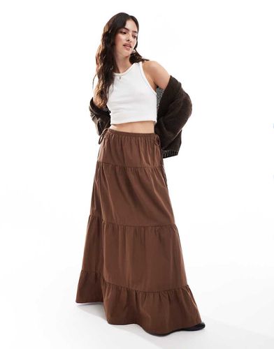 Jupe longue en popeline à volants et détails noués - Chocolat - Asos Design - Modalova