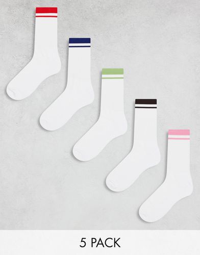Lot de 5 paires de chaussettes de sport à liseré bleu marine, rouge, marron, violet et vert - Blanc - Asos Design - Modalova