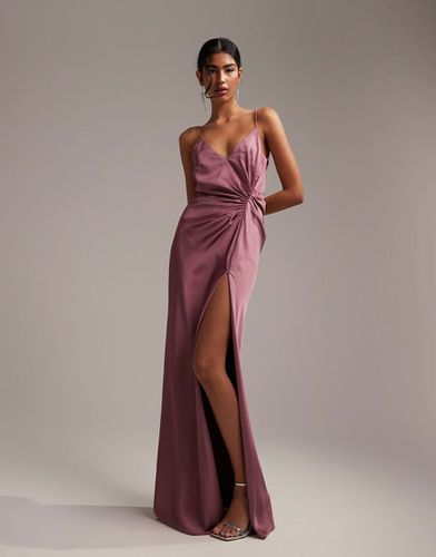 L'invitée - Robe caraco longue drapée en satin - Orchidée - Asos Design - Modalova