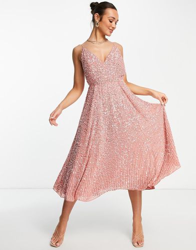 L'invitée - Robe mi-longue à bretelles et ornements - Vieux - Asos Design - Modalova