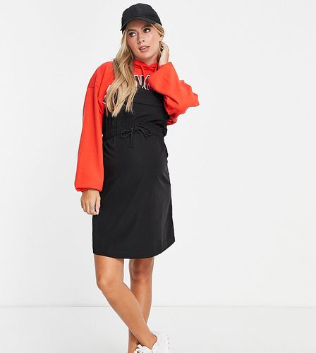 ASOS DESIGN Maternity - Robe chasuble courte en nylon nouée à la taille - Asos Maternity - Modalova