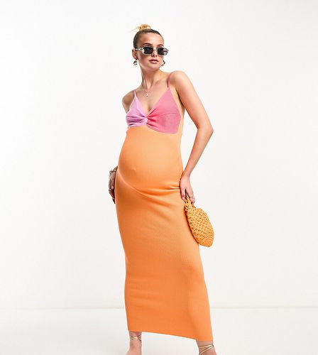 ASOS DESIGN Maternity - Robe longue torsadée à l'avant en maille effet color block - Rose et - Asos Maternity - Modalova
