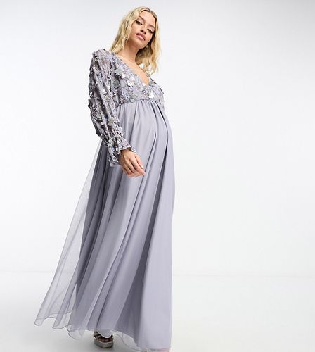 ASOS DESIGN Maternity - Robe longueur mollet croisée devant avec ornements à fleurs et jupe en tulle - Lilas - Asos Maternity - Modalova