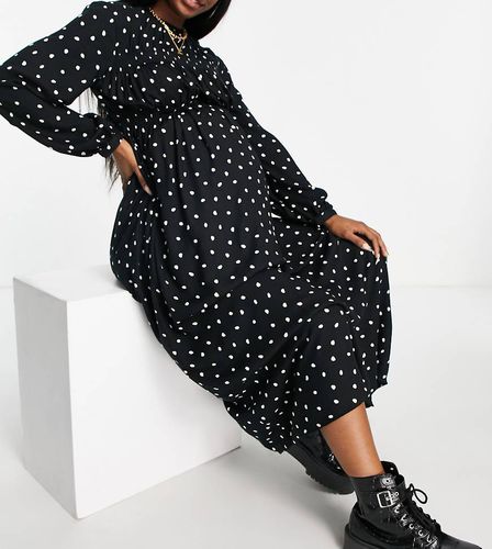 ASOS DESIGN Maternity - Robe mi-longue froncée à manches longues avec imprimé à pois - Noir et blanc - Asos Maternity - Modalova