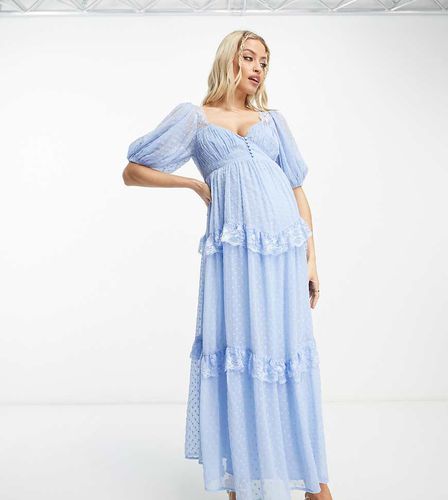 ASOS DESIGN Maternity - Robe rétro longue en plumetis avec dos ouvert et empiècement en dentelle - clair - Asos Maternity - Modalova