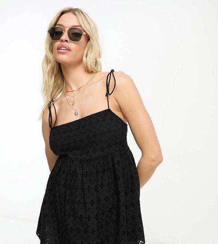 ASOS DESIGN Maternity - Top d'été en broderie anglaise avec encolure carrée et épaules nouées - Asos Maternity - Modalova