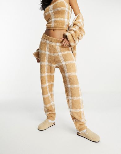 Mix & Match - Pantalon confort en maille duveteuse à carreaux - Camel - Asos Design - Modalova