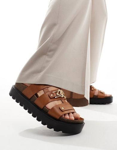 Sandales chunky en PU avec détail monogramme doré - Fauve - Asos Design - Modalova