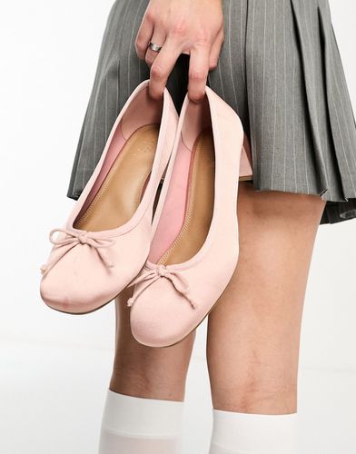 Steffie - Chaussures satinées à talon mi-haut avec naud - Blush - Asos Design - Modalova