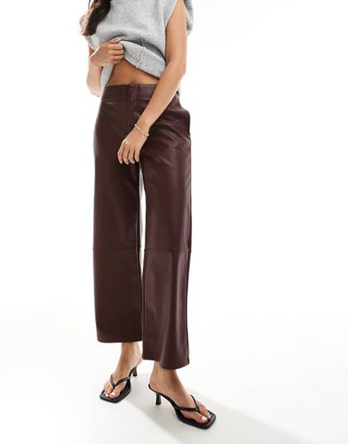 Pantalon court en similicuir - Prune - Asos Design - Modalova