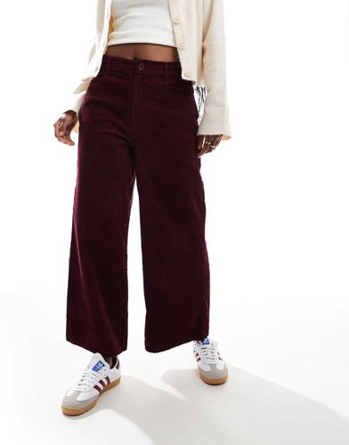 Pantalon court et ample en velours côtelé - Bordeaux - Asos Design - Modalova