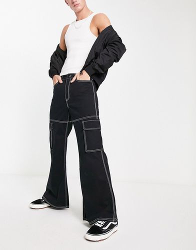 Pantalon cargo ultra évasé avec surpiqûres supérieures contrastantes - Asos Design - Modalova