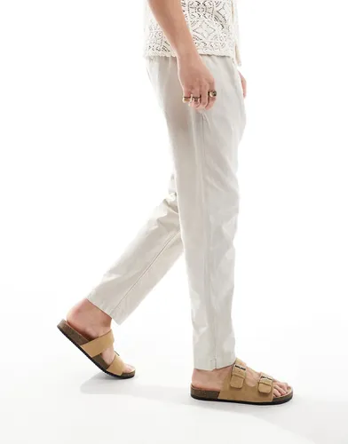 Pantalon chino large en lin mélangé avec pinces - Taupe - Asos Design - Modalova