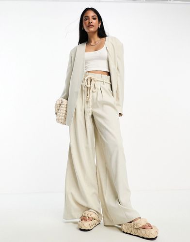 Pantalon de costume ultra large avec taille haute froncée et ceinture en corde - Naturel - Asos Design - Modalova