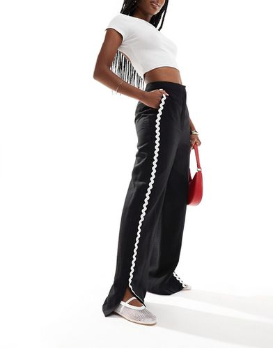Pantalon d'ensemble avec bordure ric-rac - et blanc - Asos Design - Modalova