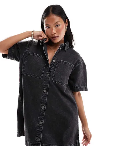 ASOS DESIGN Petite - Robe chemise en jean à manches courtes - délavé - Asos Petite - Modalova