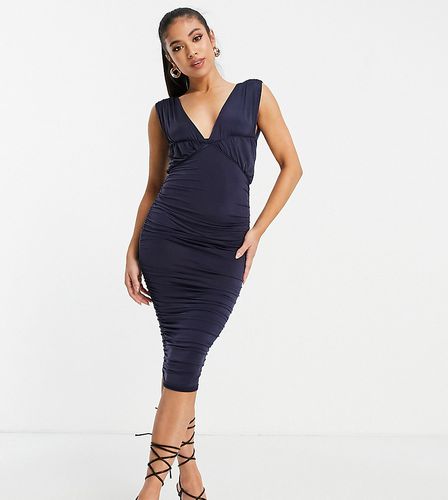 ASOS DESIGN Petite - Robe mi-longue froncée à décolleté plongeant avec coutures apparentes - Bleu marine - Asos Petite - Modalova