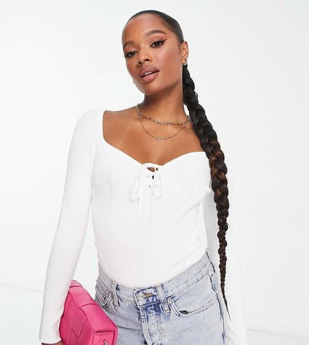 ASOS DESIGN Petite - Top en maille avec décolleté en caur et laçage à l'avant - Asos Petite - Modalova