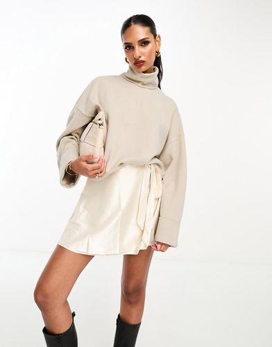 Pull d'ensemble à col roulé ultra-doux avec revers aux poignets - Crème chaud - Asos Design - Modalova