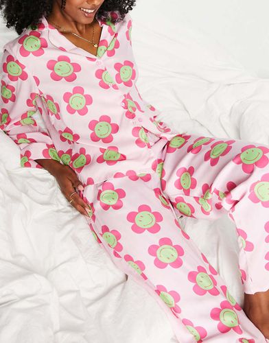 Pyjama avec pantalon et chemise à manches longues en modal à motif fleurs et smileys - Asos Design - Modalova