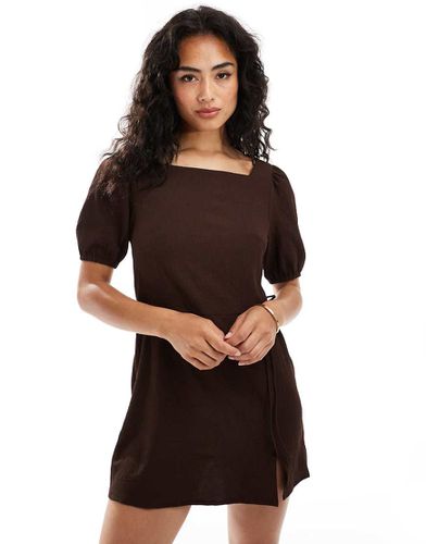 Robe t-shirt courte avec manches bouffantes et liens enveloppants à la taille - Café - Asos Design - Modalova