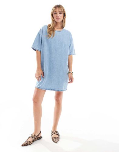 Robe t-shirt en denim - délavé moyen - Asos Design - Modalova