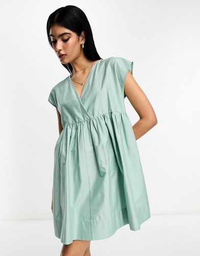 Robe babydoll courte en coton à col V - Vert écume - Asos Design - Modalova