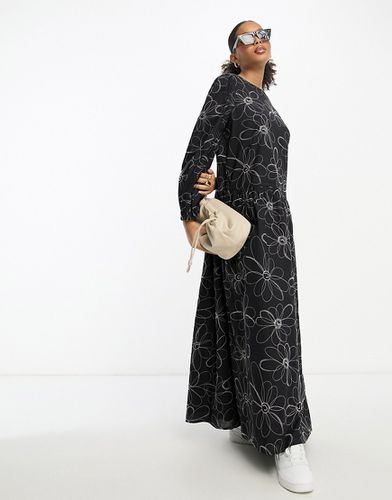 Robe babydoll longue brodée taille basse à fleurs - Noir et blanc - Asos Design - Modalova