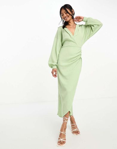 Robe cache-caur mi-longue texturée avec col - Menthe - Asos Design - Modalova