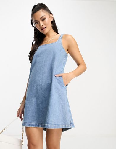 Robe chasuble en jean - moyen délavé - Asos Design - Modalova