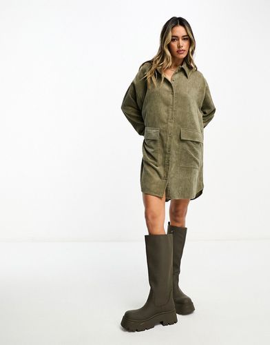 Robe chemise courte en velours côtelé oversize et ample avec poches - Olive - Asos Design - Modalova