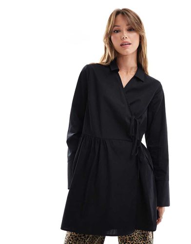 Robe chemise courte et asymétrique en popeline avec détail noué - Asos Design - Modalova