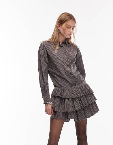 Robe chemise courte raye  taille basse avec jupe plisse - Marron et - Asos Design - Modalova