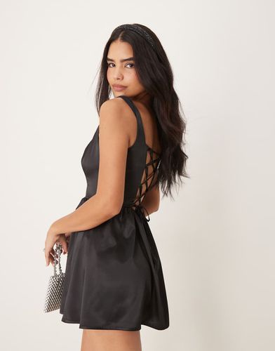 Robe corset courte structurée en satin - Asos Design - Modalova