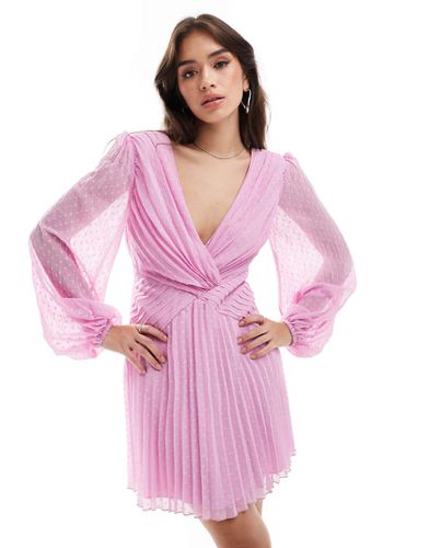 Robe courte cache-caur plissée en plumetis avec manches ange et décolleté plongeant - Lilas - Asos Design - Modalova