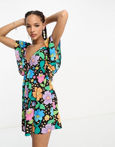 Robe courte à manches volantées et dos ouvert avec imprimé fleurs et pois - Noir - Asos Design - Modalova