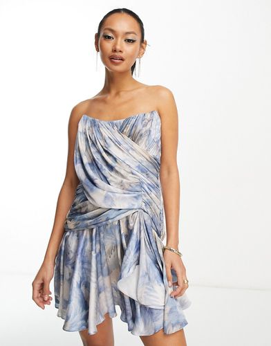 Robe courte bandeau drapée style corset satinée avec jupe virevoltante et imprimé fleurs - Bleu ivoire - Asos Design - Modalova