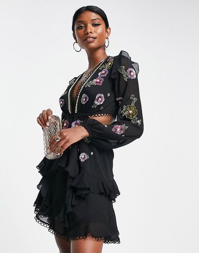 Robe courte douce à volants ornée de fleurs ornementées avec sequins - Asos Design - Modalova