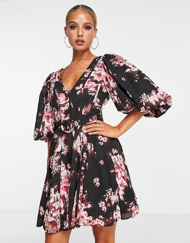 Robe courte en organza à fleurs avec coutures apparentes, manches bouffantes et ceinture - Noir et rouille - Asos Design - Modalova