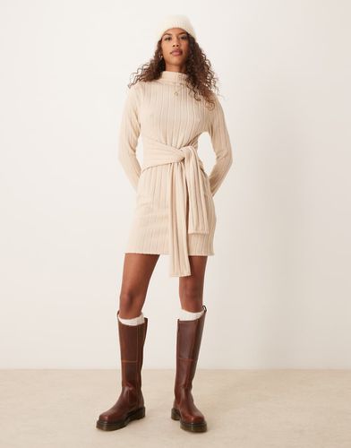 Robe courte en maille côtelée duveteuse nouée à la taille - Crème - Asos Design - Modalova